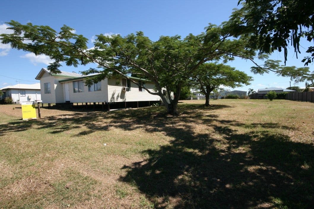 61 Beach Road, Sarina QLD 4737, Sarina Beach - Thumbnail 2