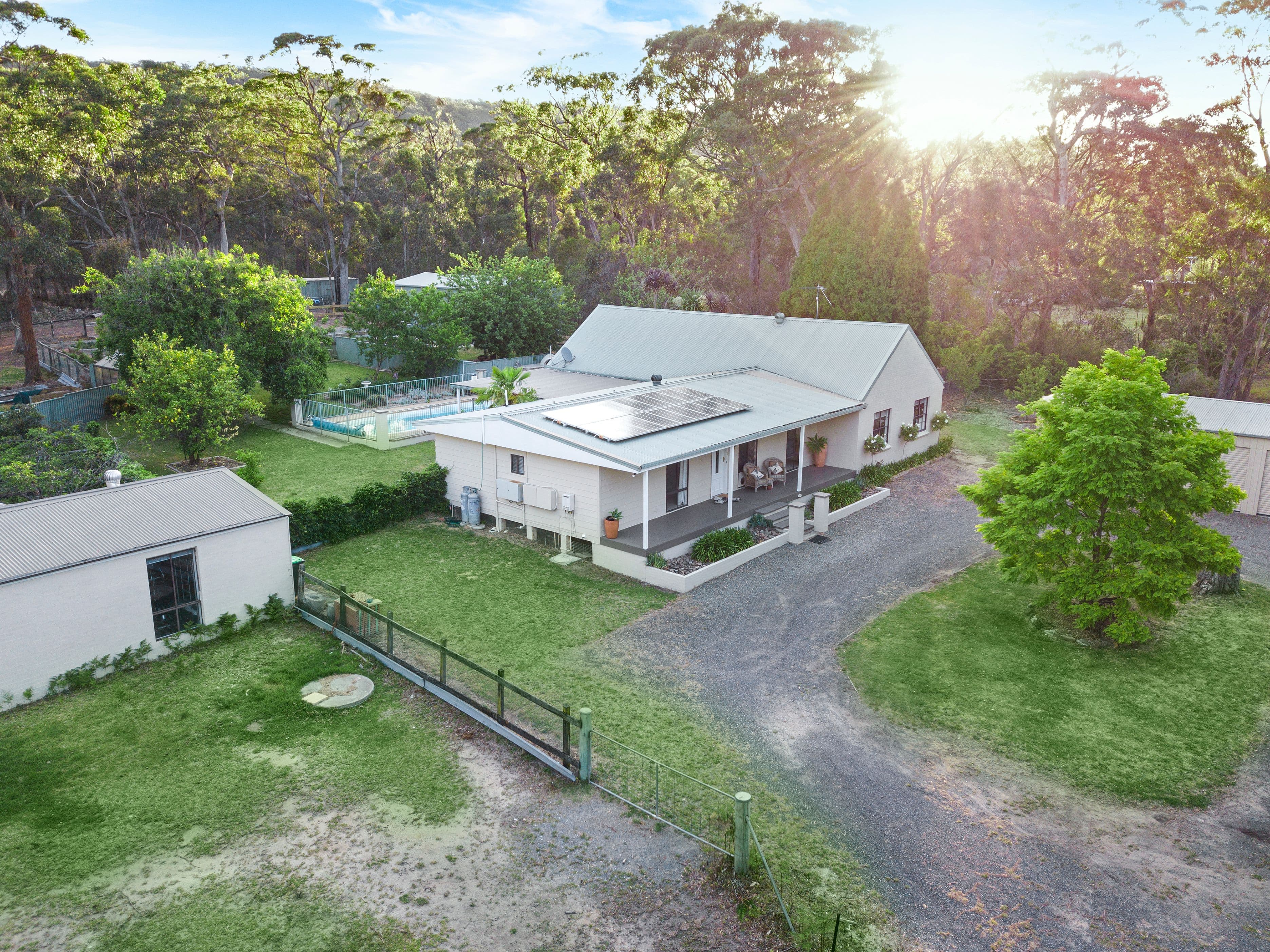 11 Elizabeth Way, Hill Top - Thumbnail 3