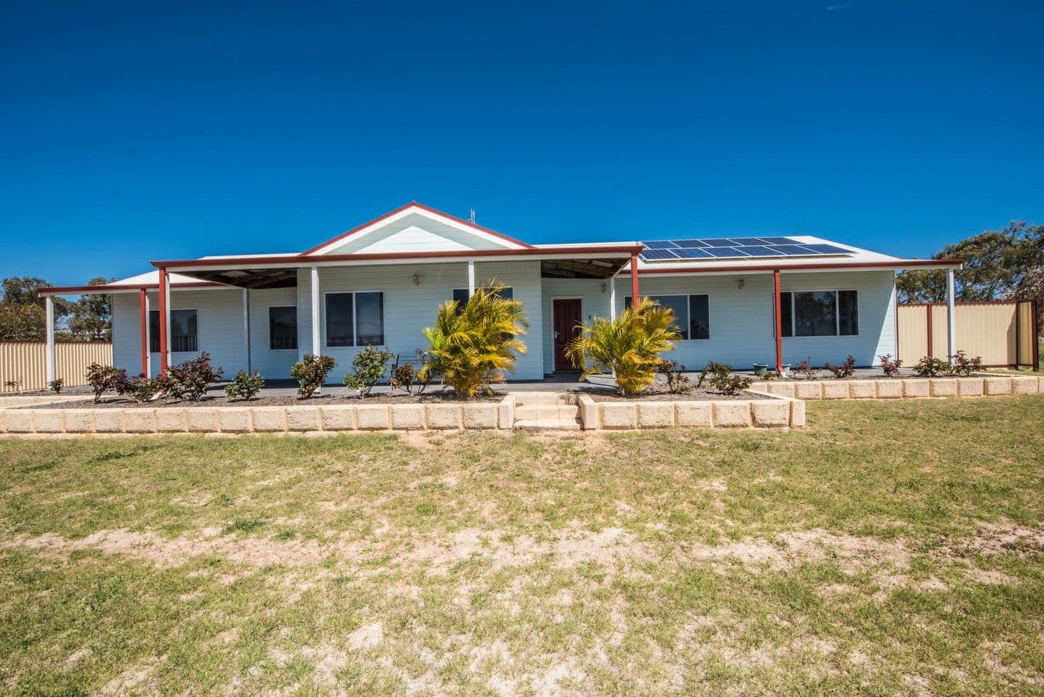 4 Bayliss Road, Dongara WA 6525, Dongara - Image 1