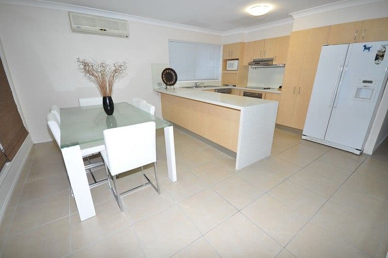18 Maltravers Drive, ARUNDEL QLD 4214, Arundel - Thumbnail 2