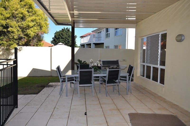 18 Maltravers Drive, ARUNDEL QLD 4214, Arundel - Thumbnail 4