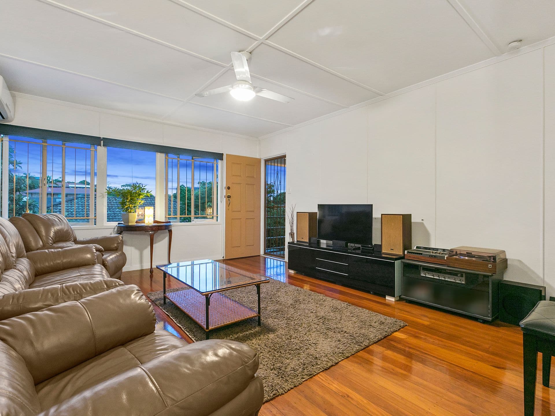 15 Casmaria Street, Mansfield QLD 4122, Mansfield - Thumbnail 2