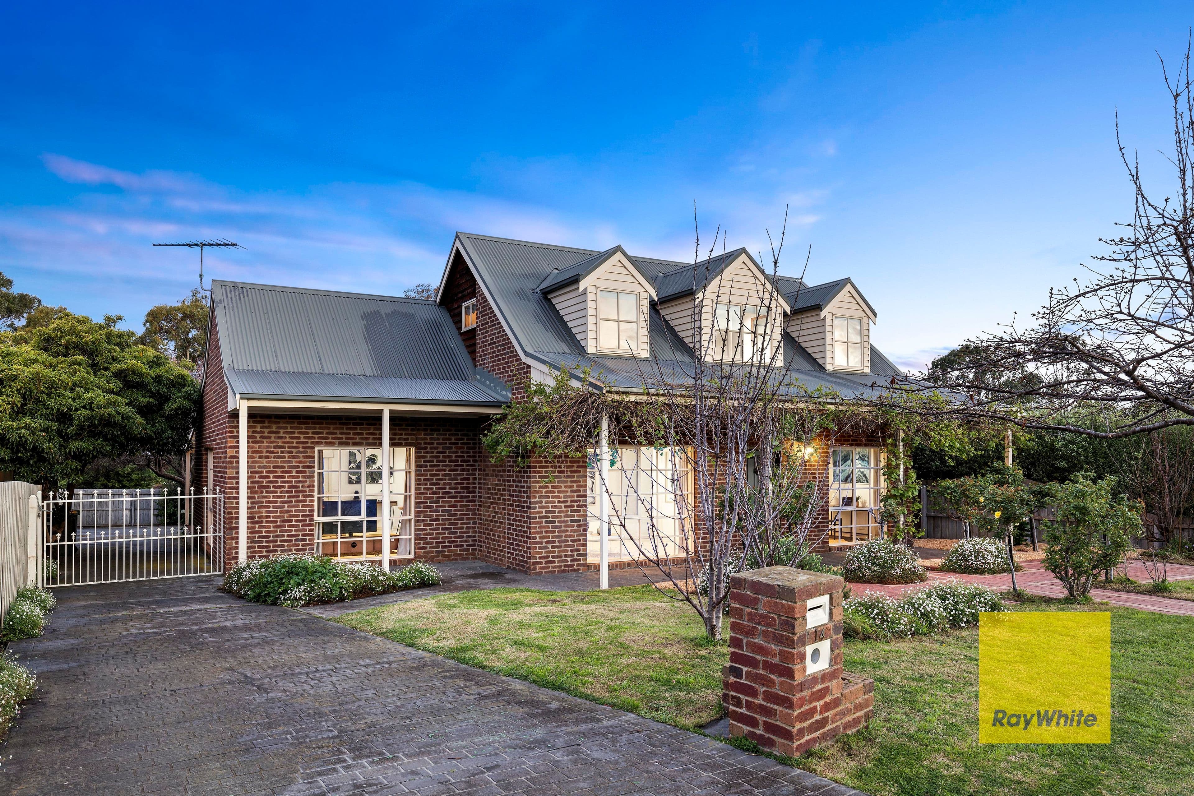 14 Finningley Court, Highton VIC 3216, Highton - Thumbnail 2