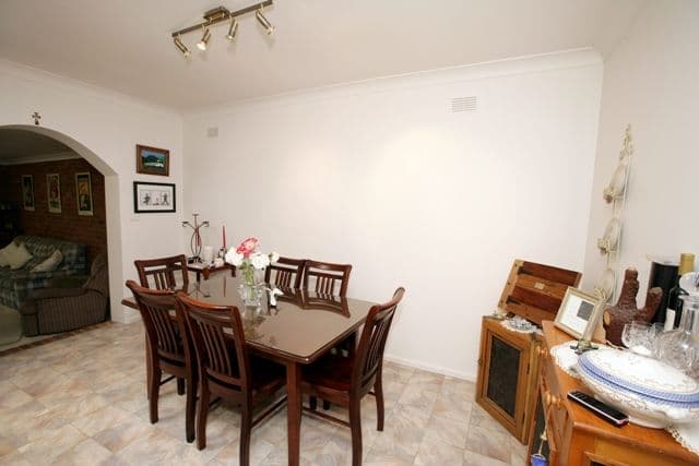 17 Menzies Avenue, KOORINGAL NSW 2650, Kooringal - Thumbnail 2