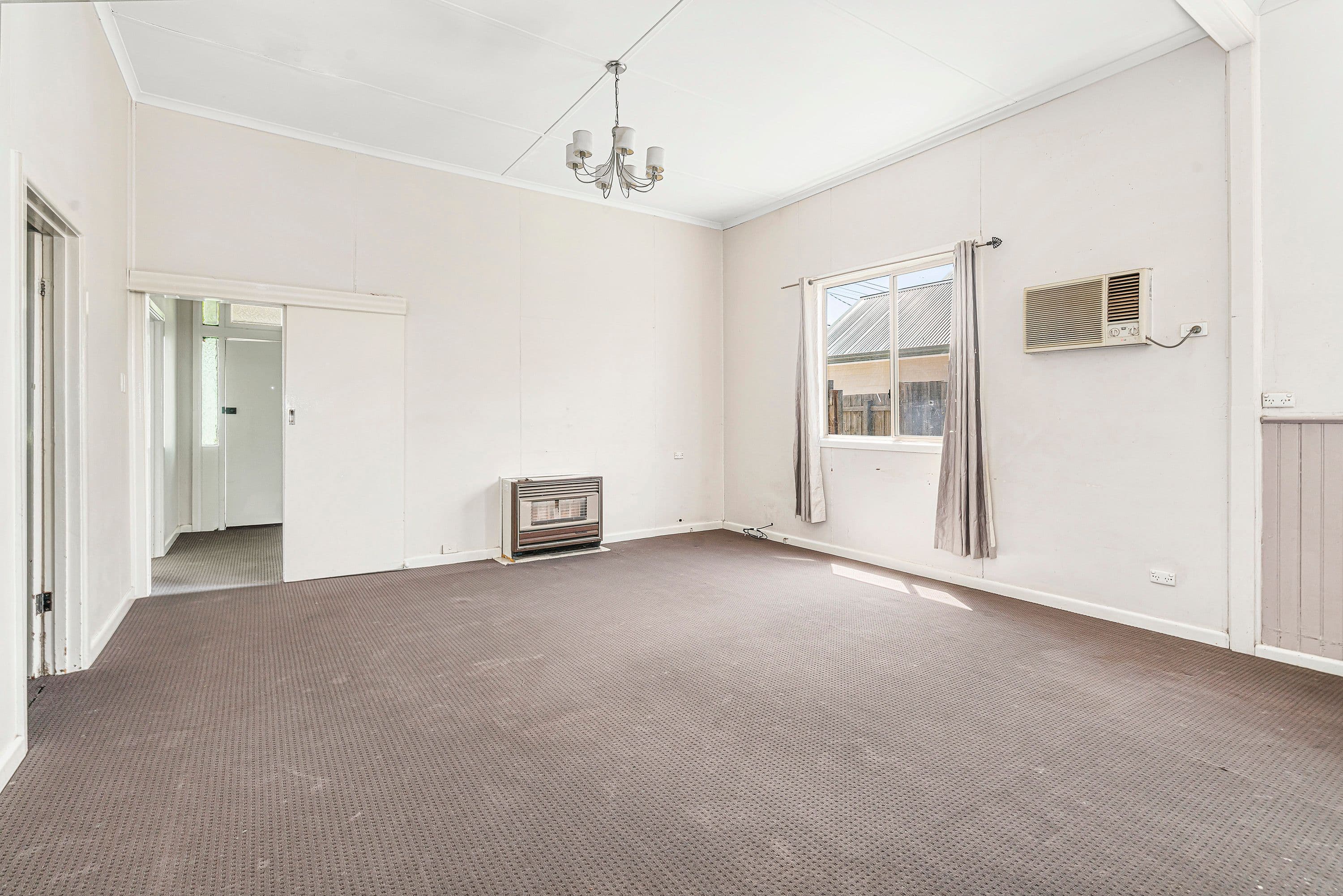 30 Graham Street, Sunshine VIC 3020, Sunshine - Thumbnail 2
