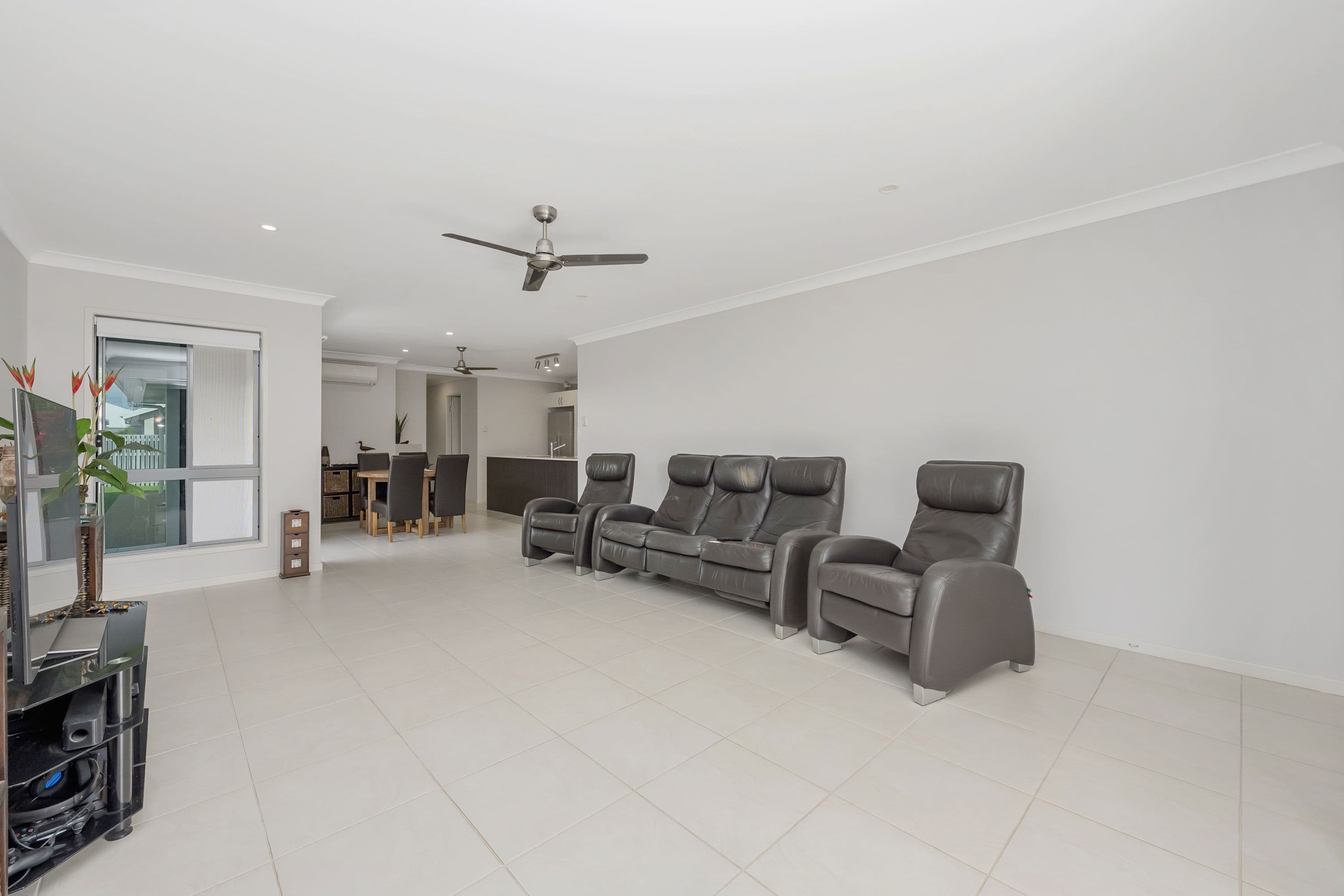 9 Dahlia Street, Burdell QLD 4818, Burdell - Thumbnail 2