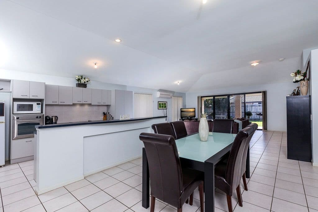 25 Dorian Crescent, SIPPY DOWNS QLD 4556, Sippy Downs - Thumbnail 2