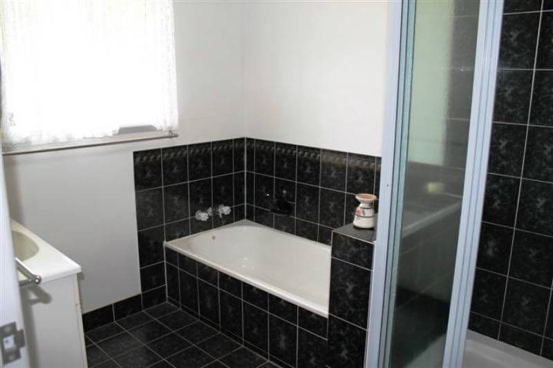 6 Ward Close, SOUTH GLADSTONE QLD 4680, South Gladstone - Thumbnail 6