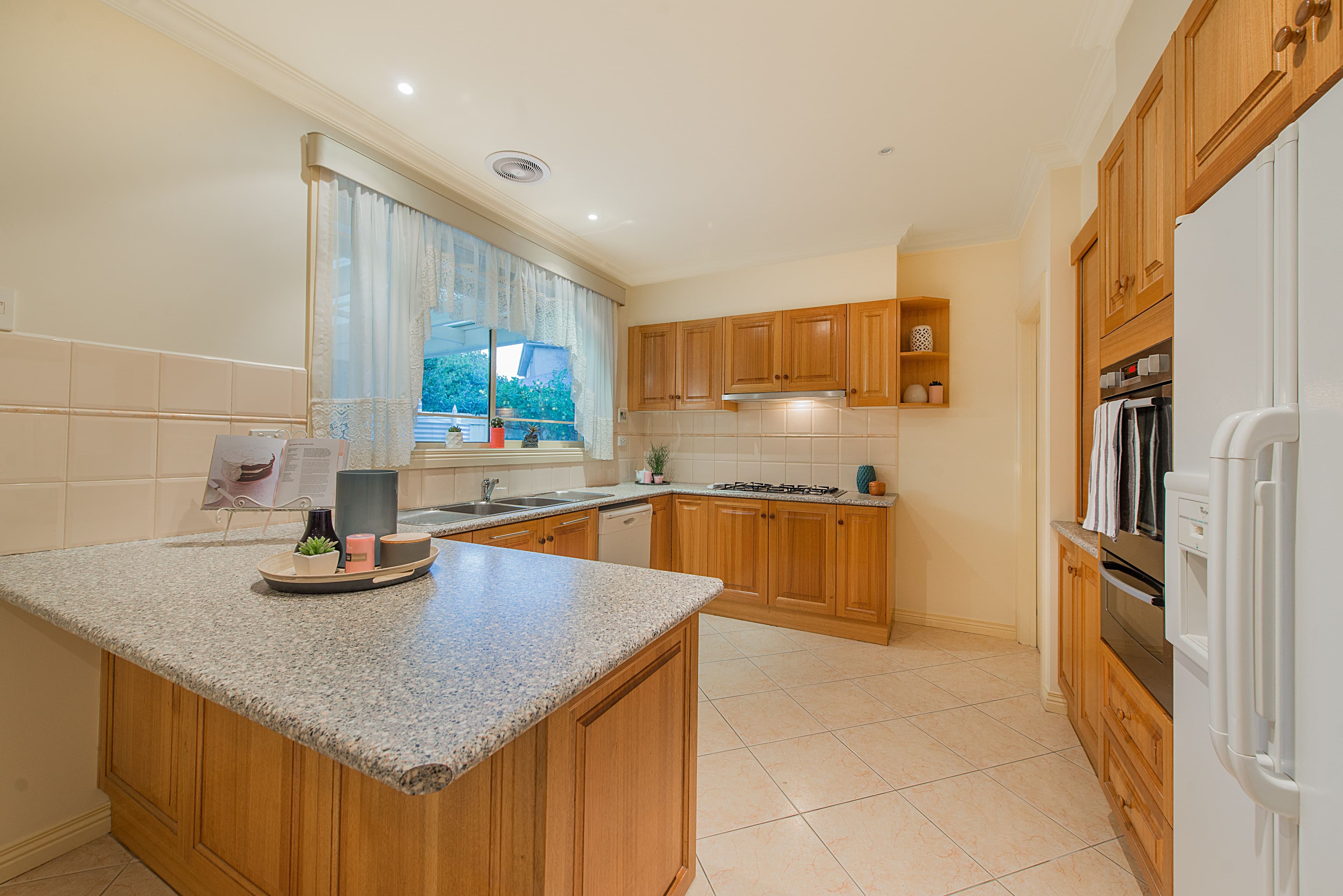 53 Somes Street, Wantirna South VIC 3152, Wantirna South - Thumbnail 2