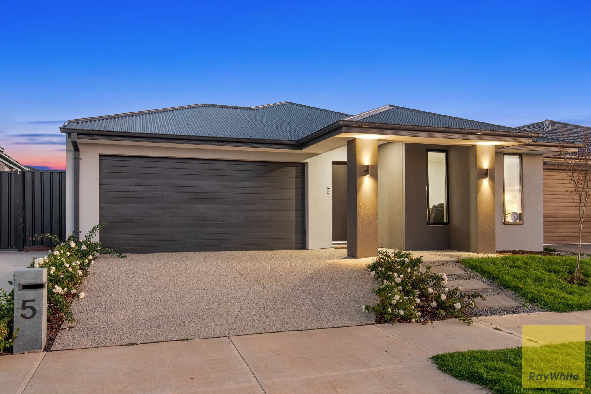 5 Banquet Drive, Tarneit VIC 3029, Tarneit - Thumbnail 2