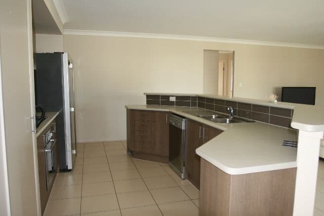 56 Summerlea Crescent, ORMEAU QLD 4208, Ormeau - Thumbnail 3