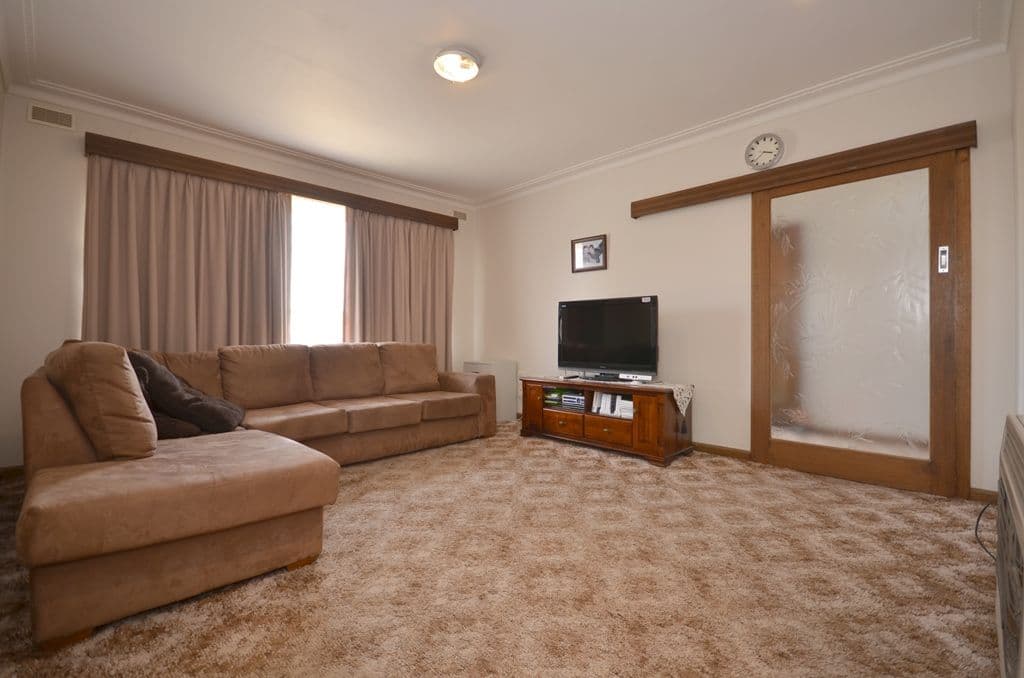 1107 Grevillea Road, WENDOUREE VIC 3355, Wendouree - Thumbnail 2