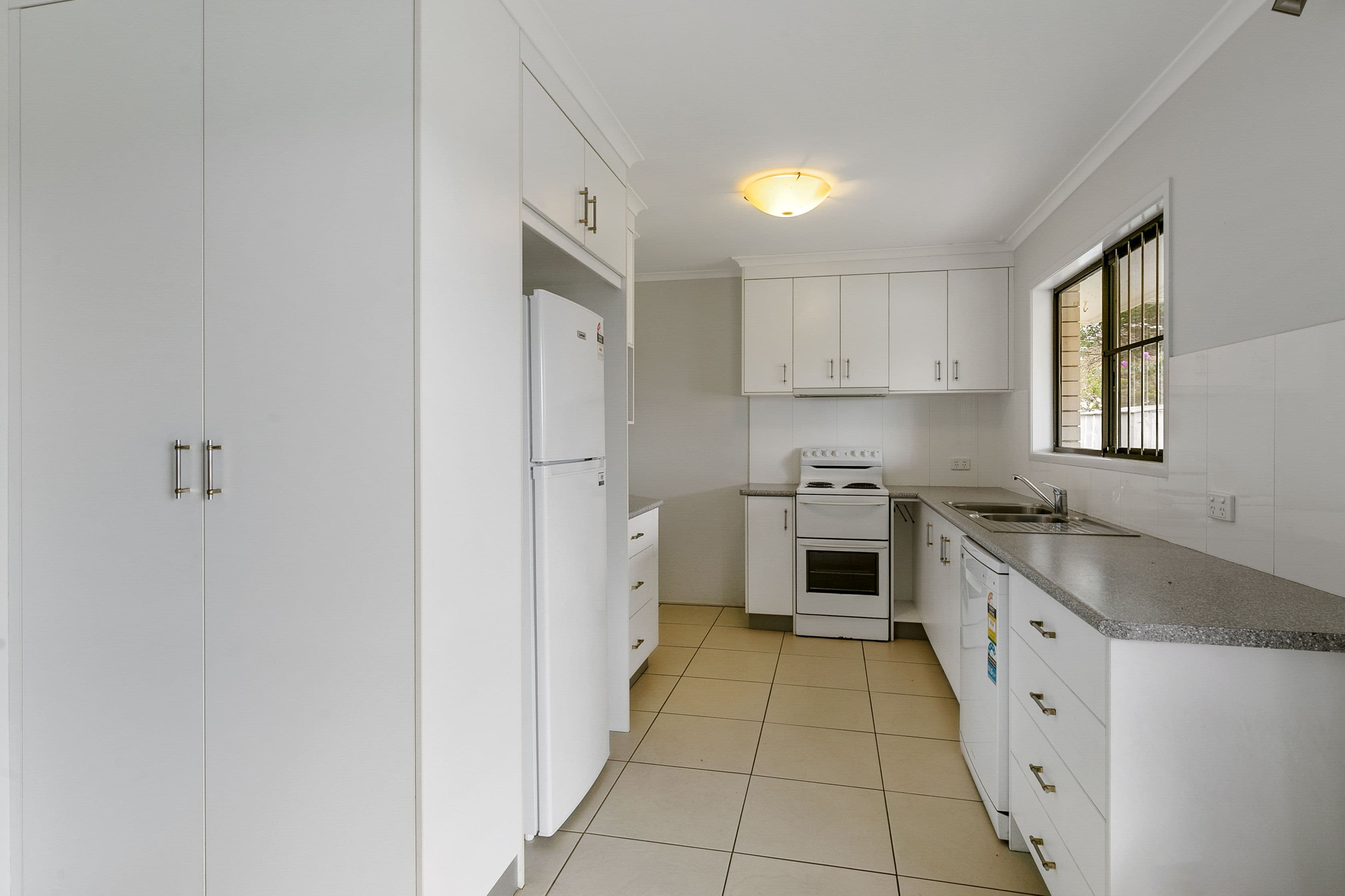 19 Burke Street, Capalaba QLD 4157, Capalaba - Thumbnail 2