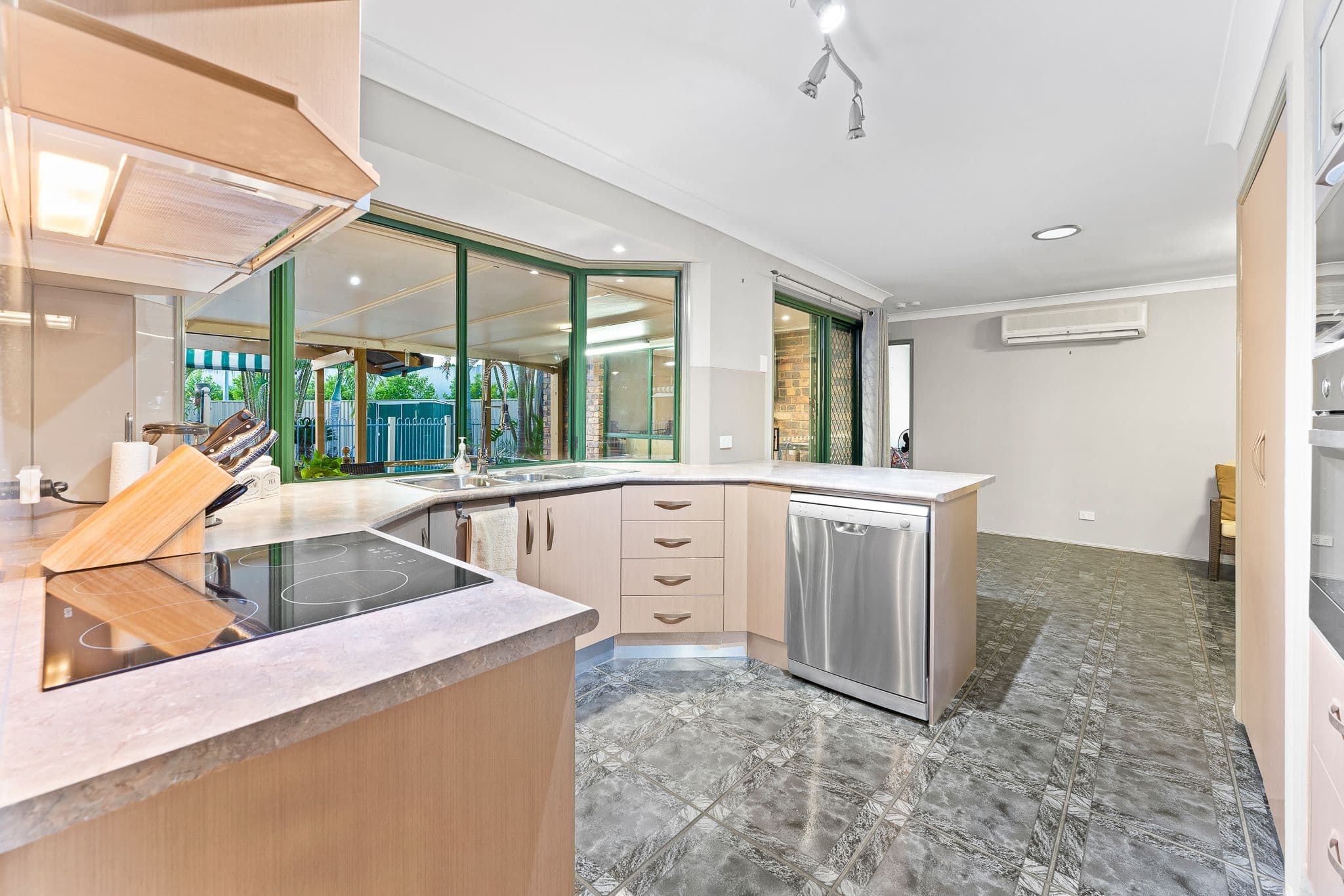 40 Camarsh Drive, Murrumba Downs QLD 4503, Murrumba Downs - Thumbnail 5