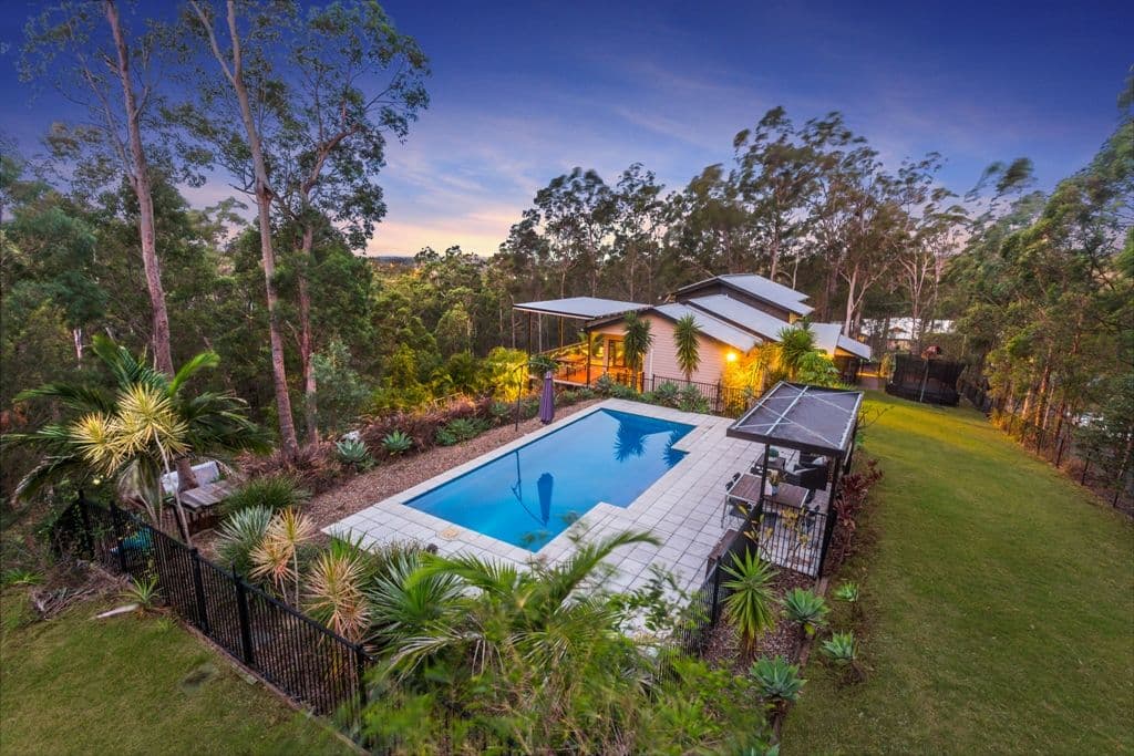 10 Donald Place, Armstrong Beach, Armstrong Beach - Image 1