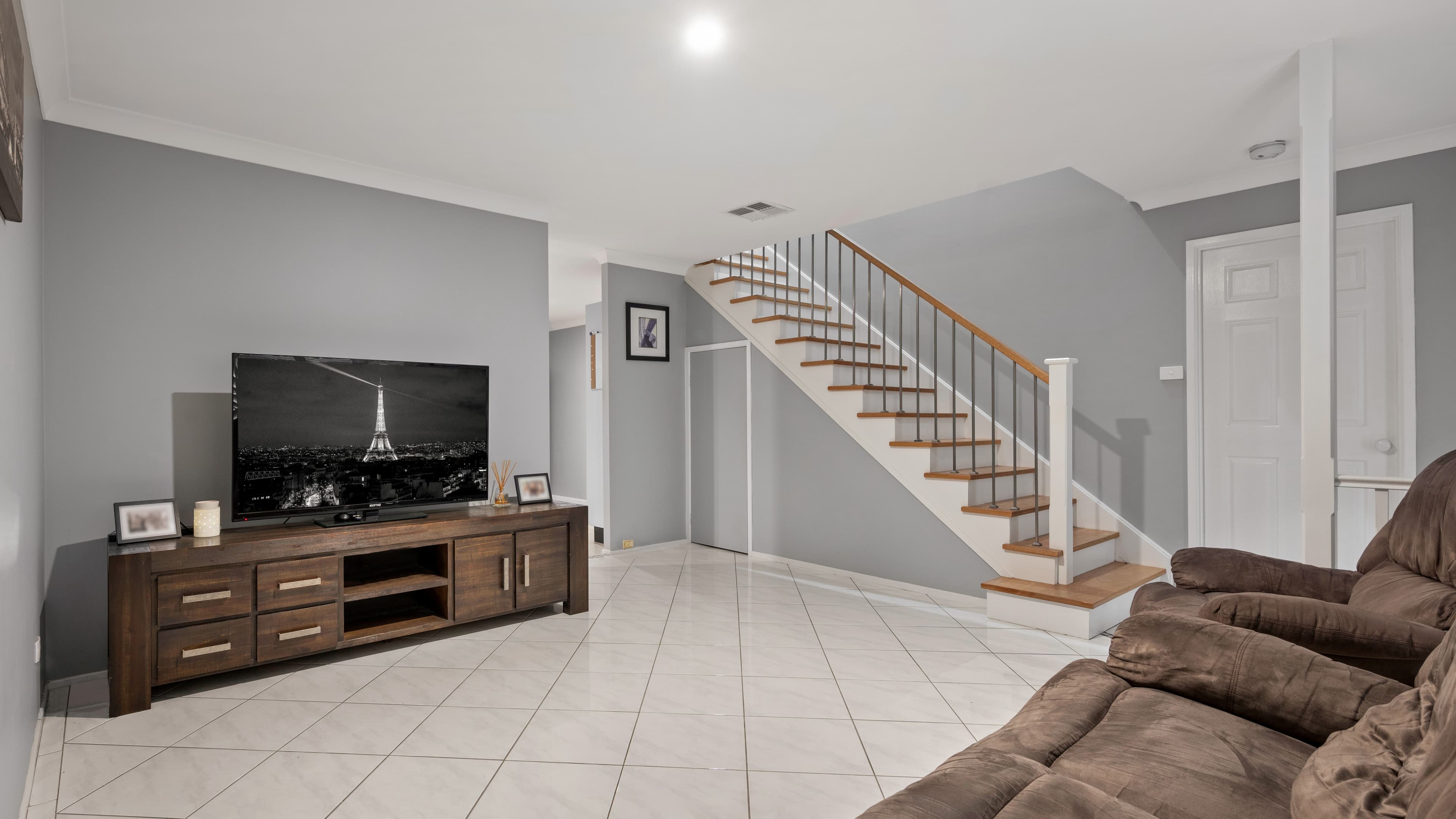 16 Falcon Crescent, Claremont Meadows NSW 2747, Claremont Meadows - Thumbnail 2