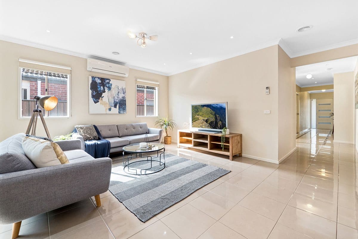 8 Lusitano Way, Clyde North VIC 3978, Clyde North - Thumbnail 4