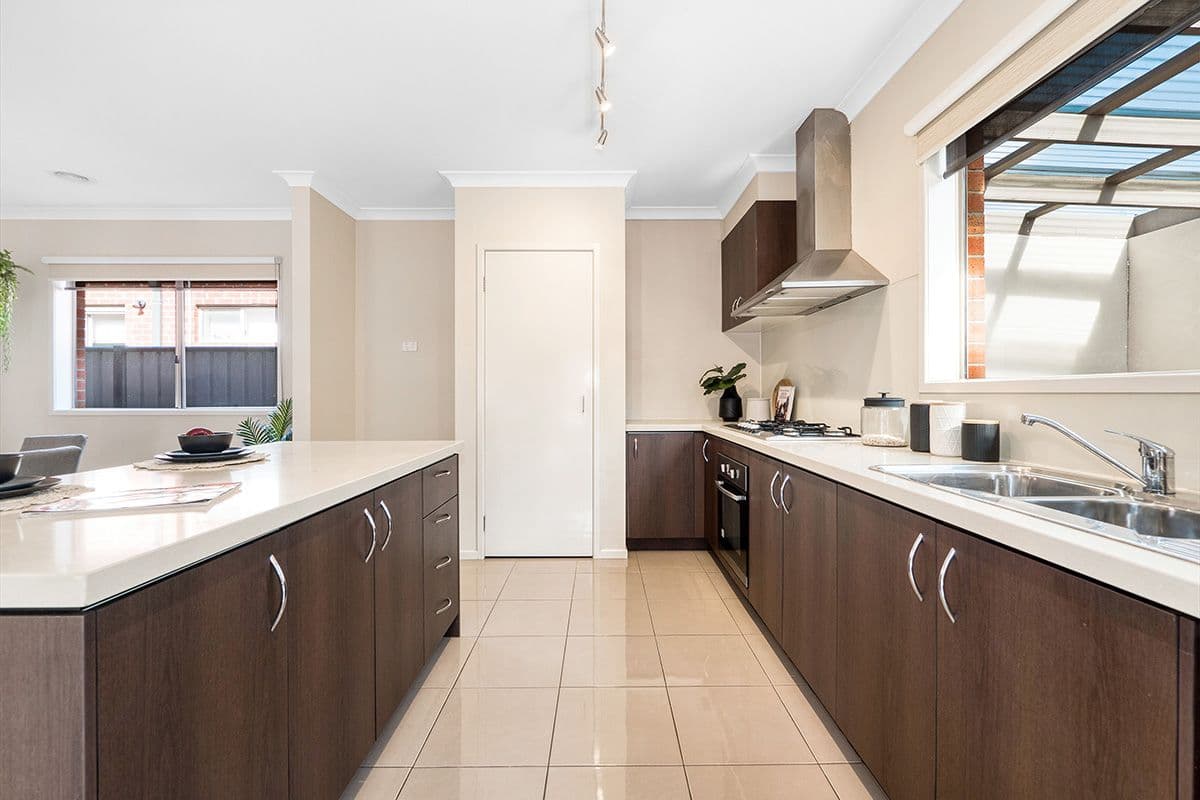 8 Lusitano Way, Clyde North VIC 3978, Clyde North - Thumbnail 5