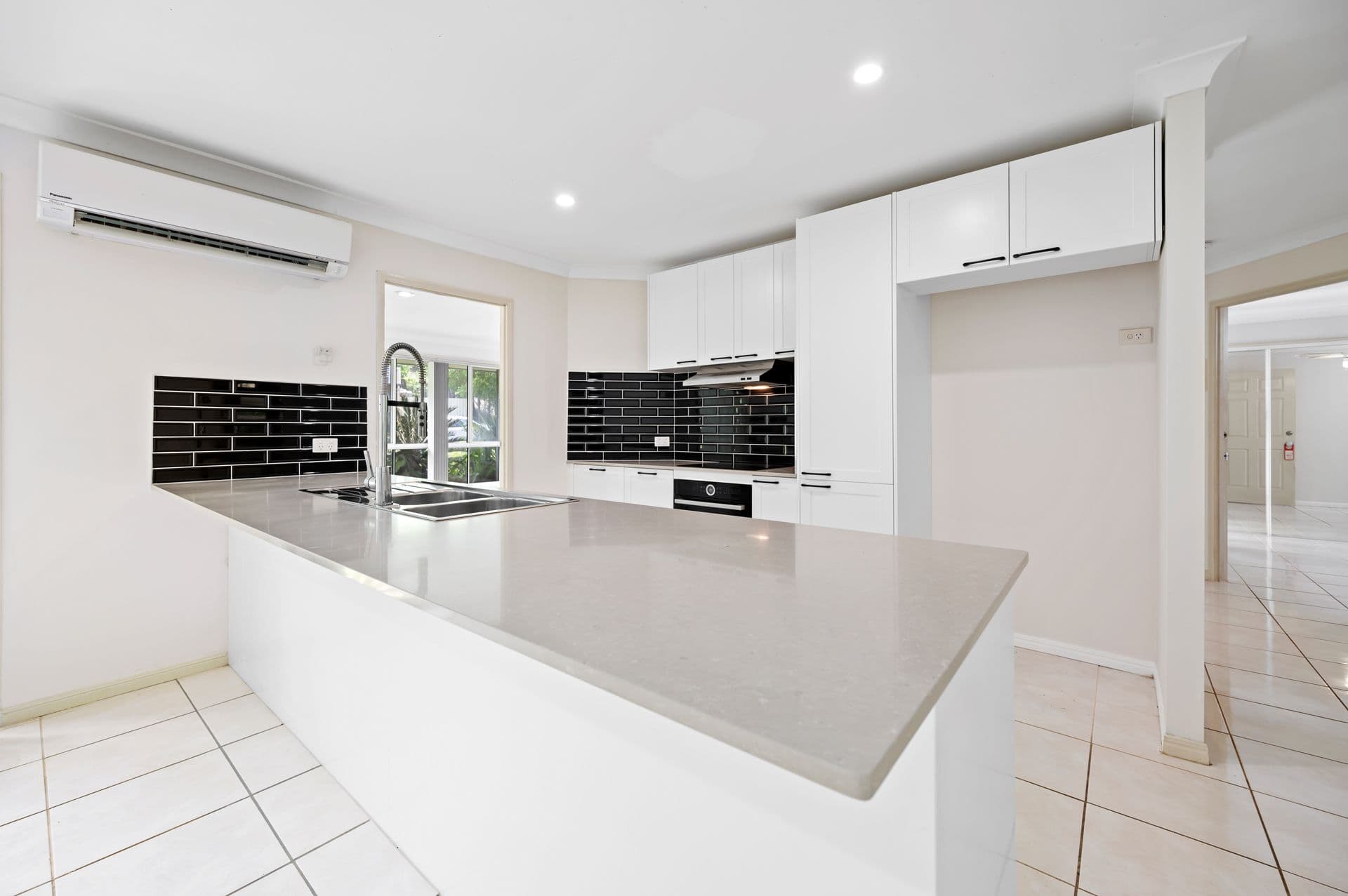 11 Clipperton Chase, Pacific Pines QLD 4211, Pacific Pines - Thumbnail 3