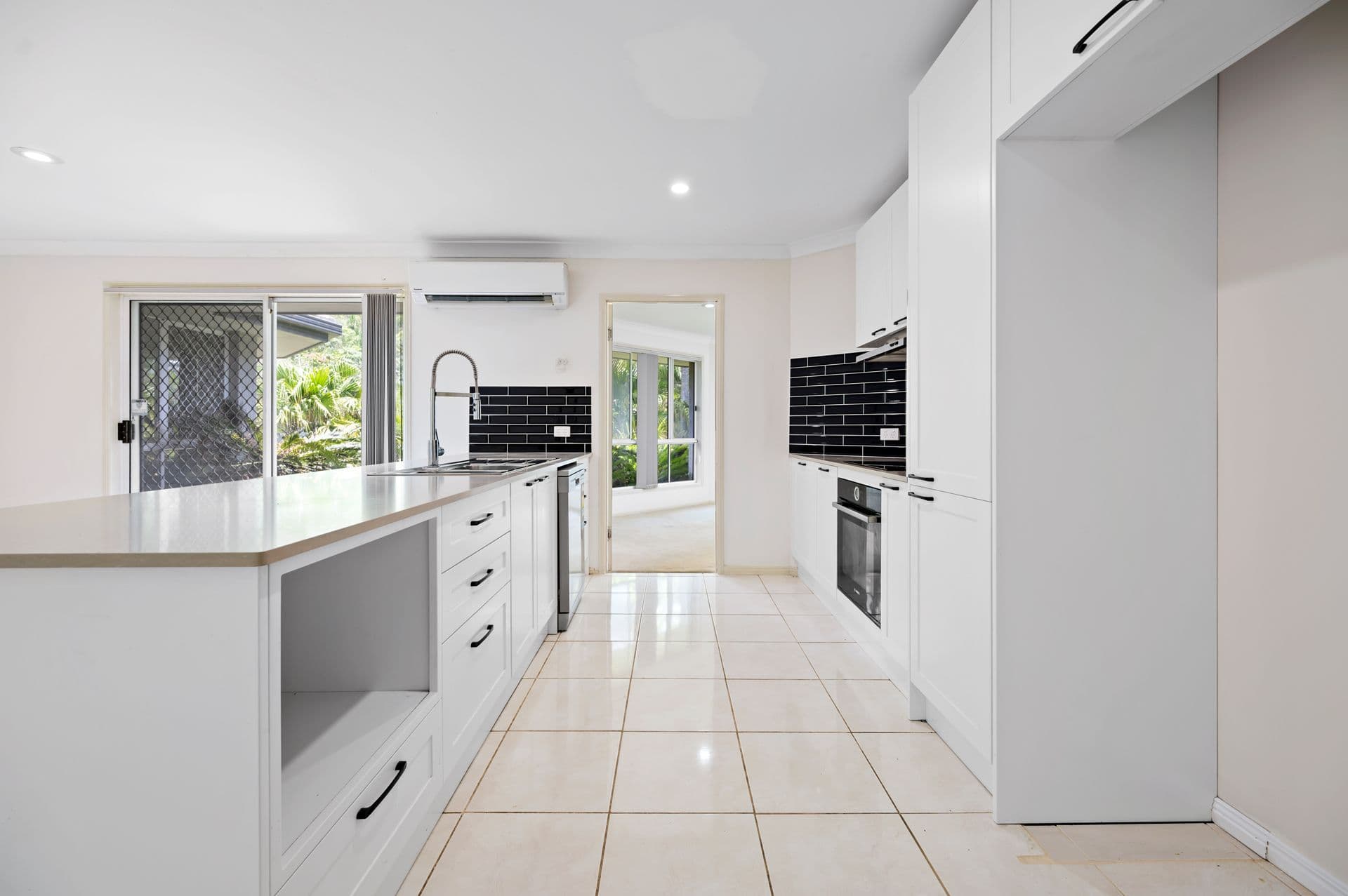11 Clipperton Chase, Pacific Pines QLD 4211, Pacific Pines - Thumbnail 6