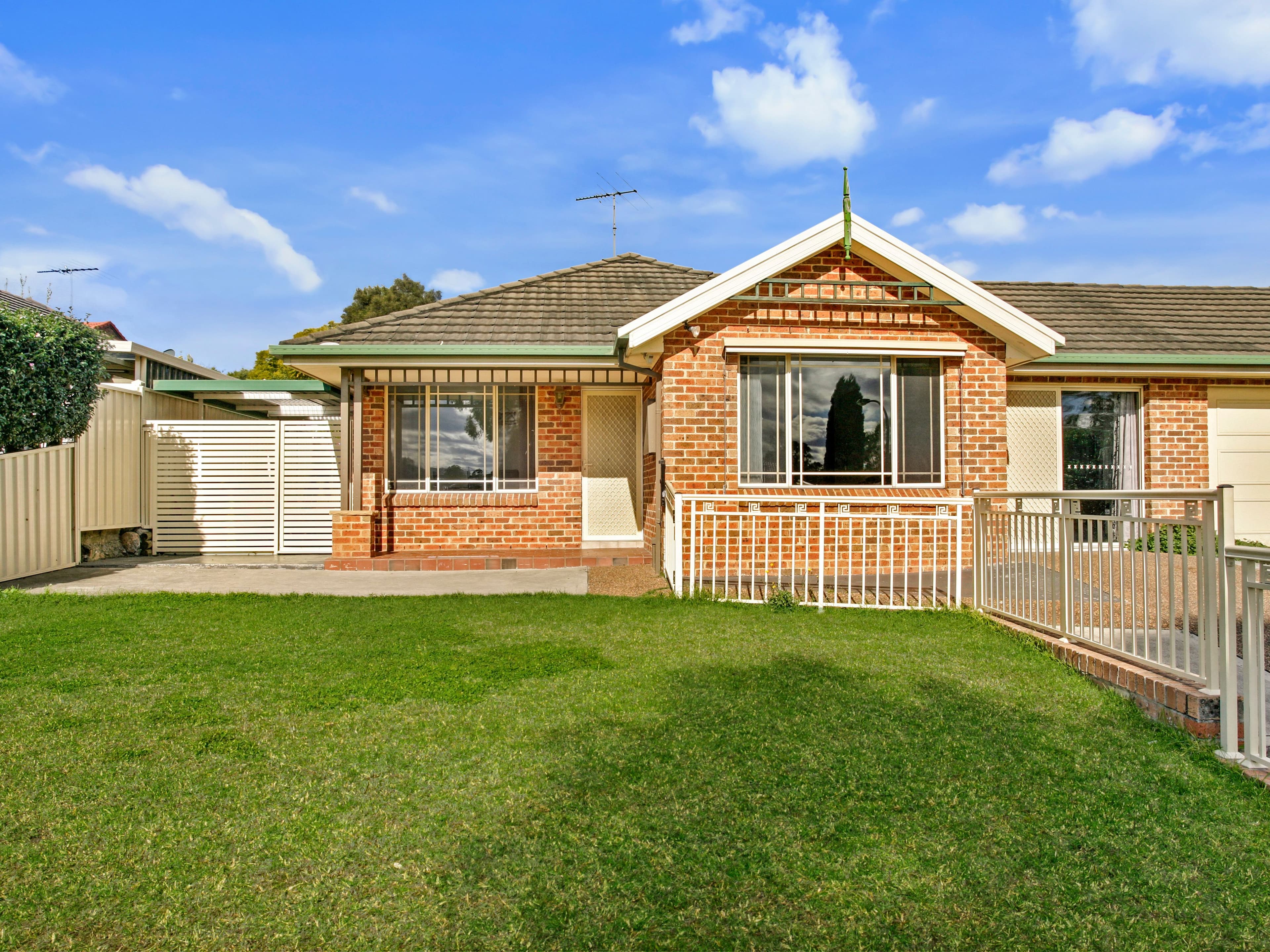 12 Derwent Place, Bossley Park - Image 1