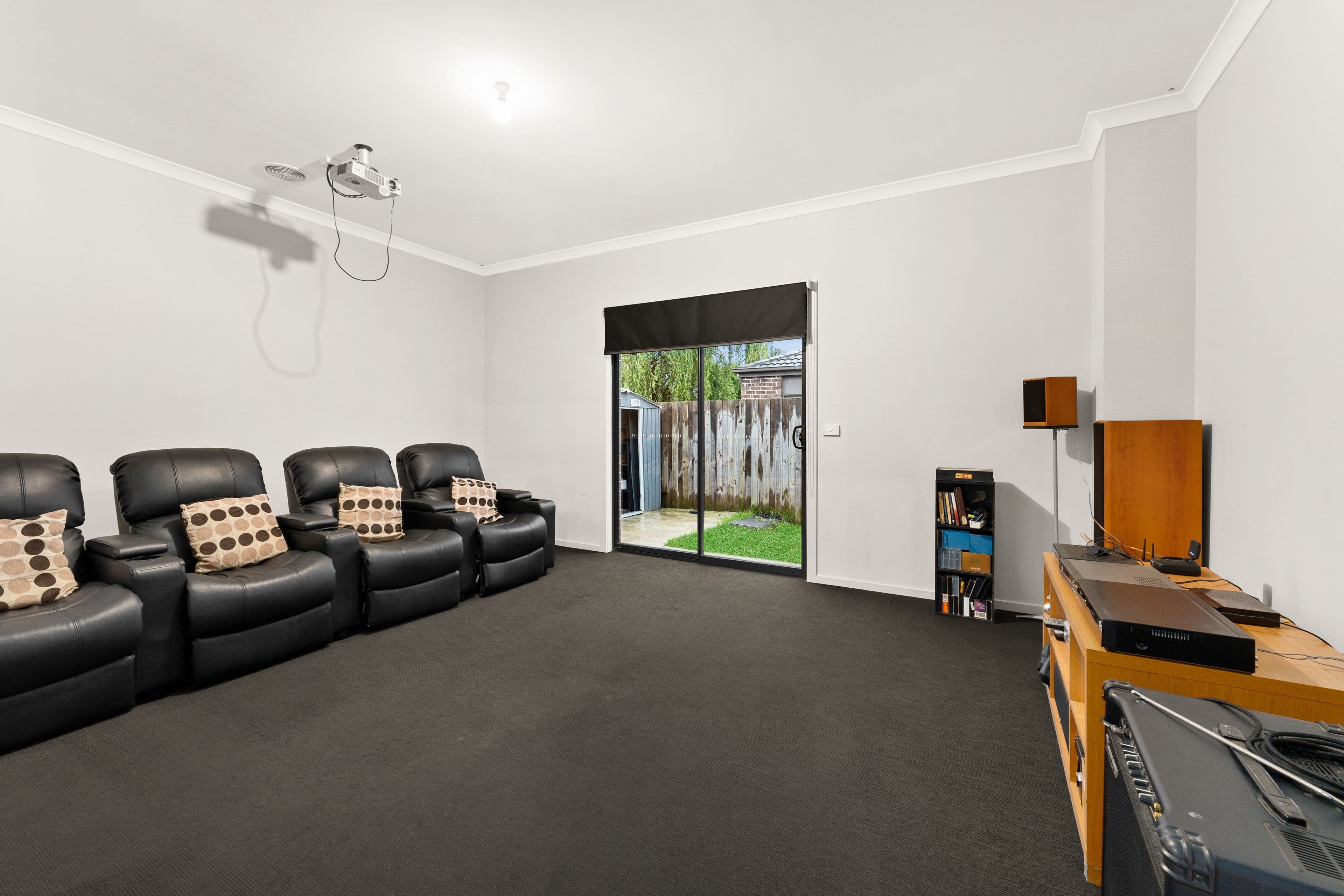12 Pony Court, Cranbourne East VIC 3977, Cranbourne East - Thumbnail 3