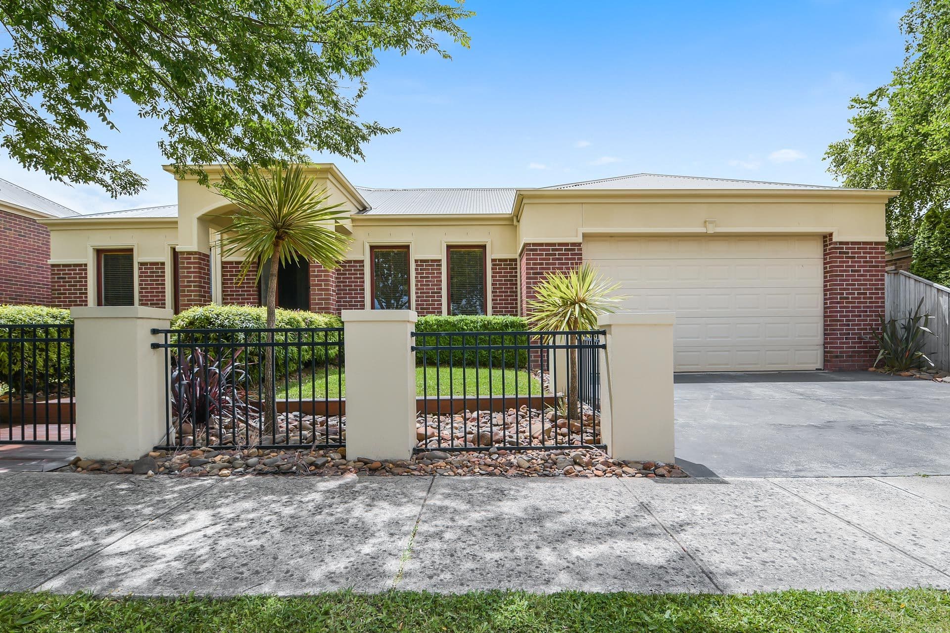 76 Fairholme Boulevard, Berwick VIC 3806, Berwick - Thumbnail 2