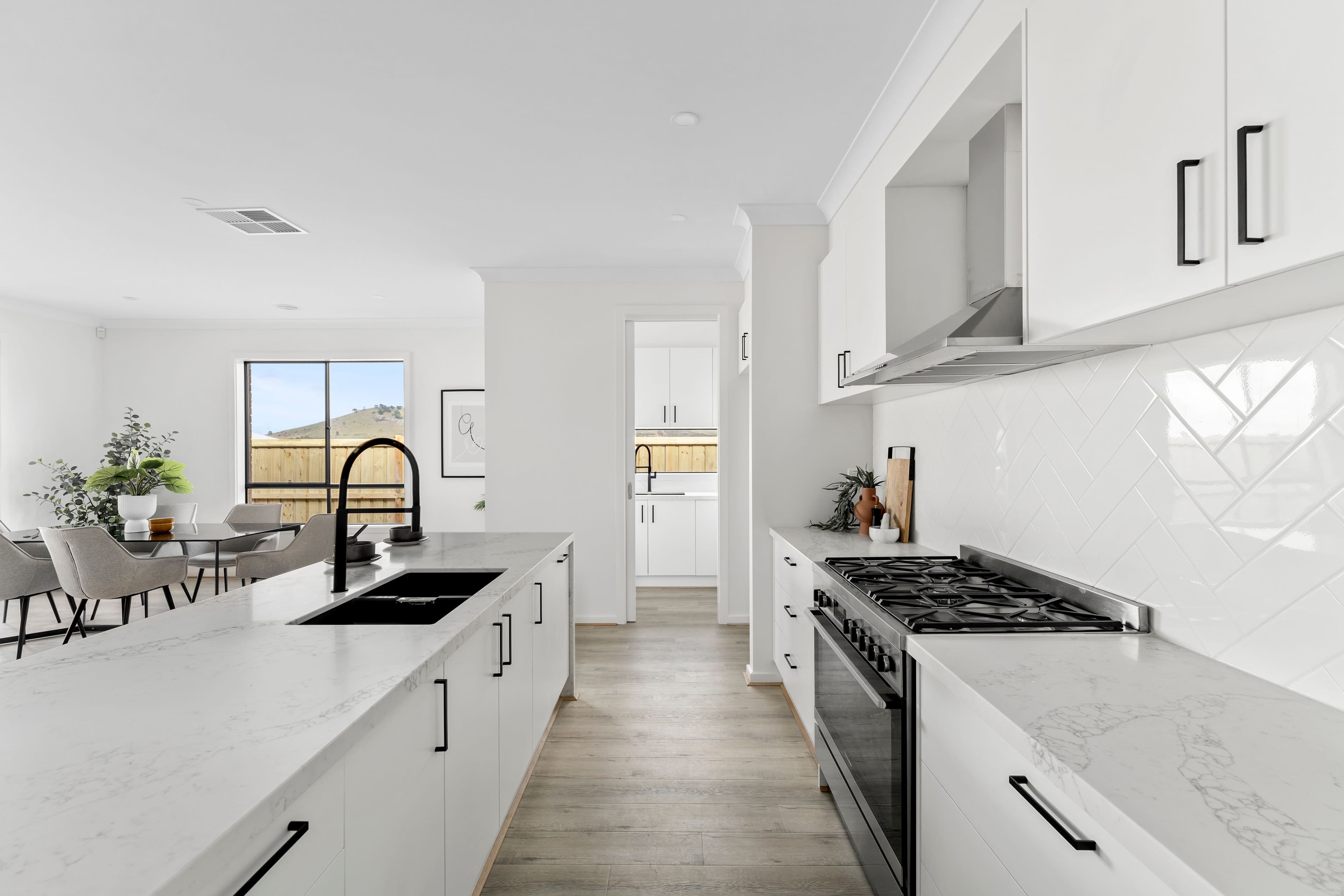 27 Retreat Crescent, Sunbury VIC 3429, Sunbury - Thumbnail 3