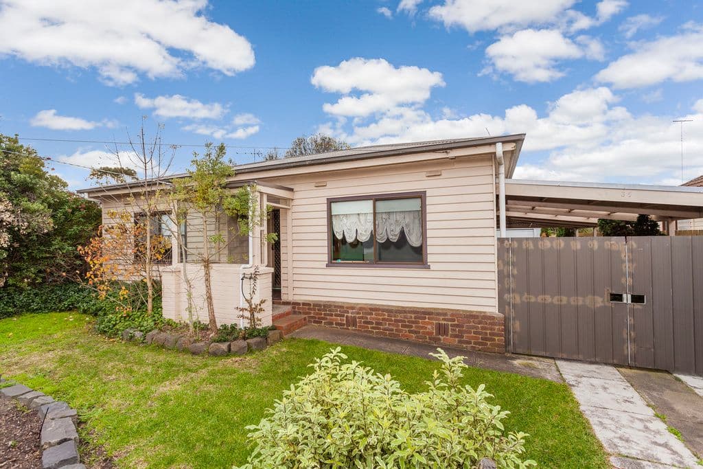 35 Oxford Street, WHITTINGTON VIC 3219, Whittington - Image 1