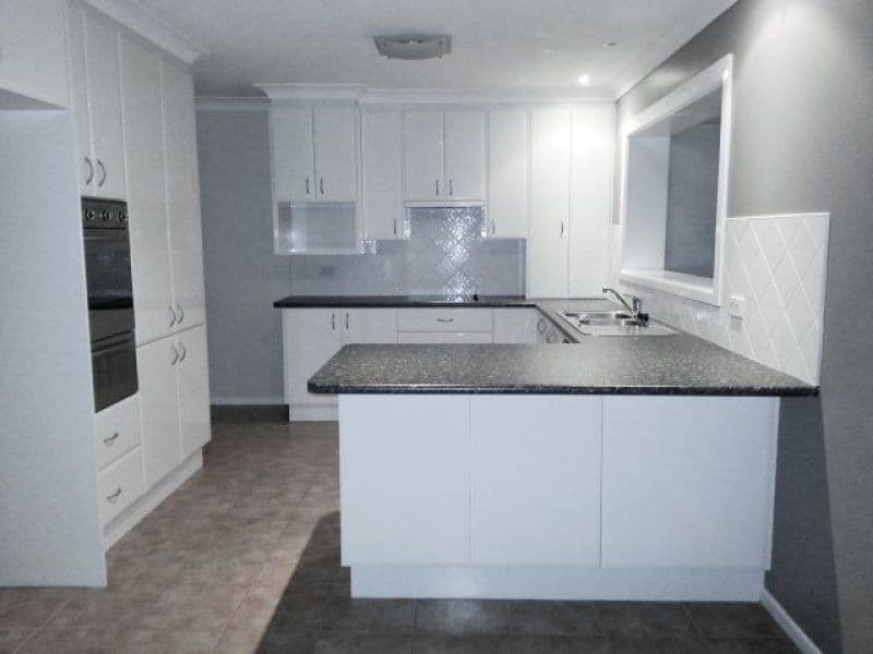 27 Hickory Crescent, TAREE NSW 2430, Taree - Thumbnail 2
