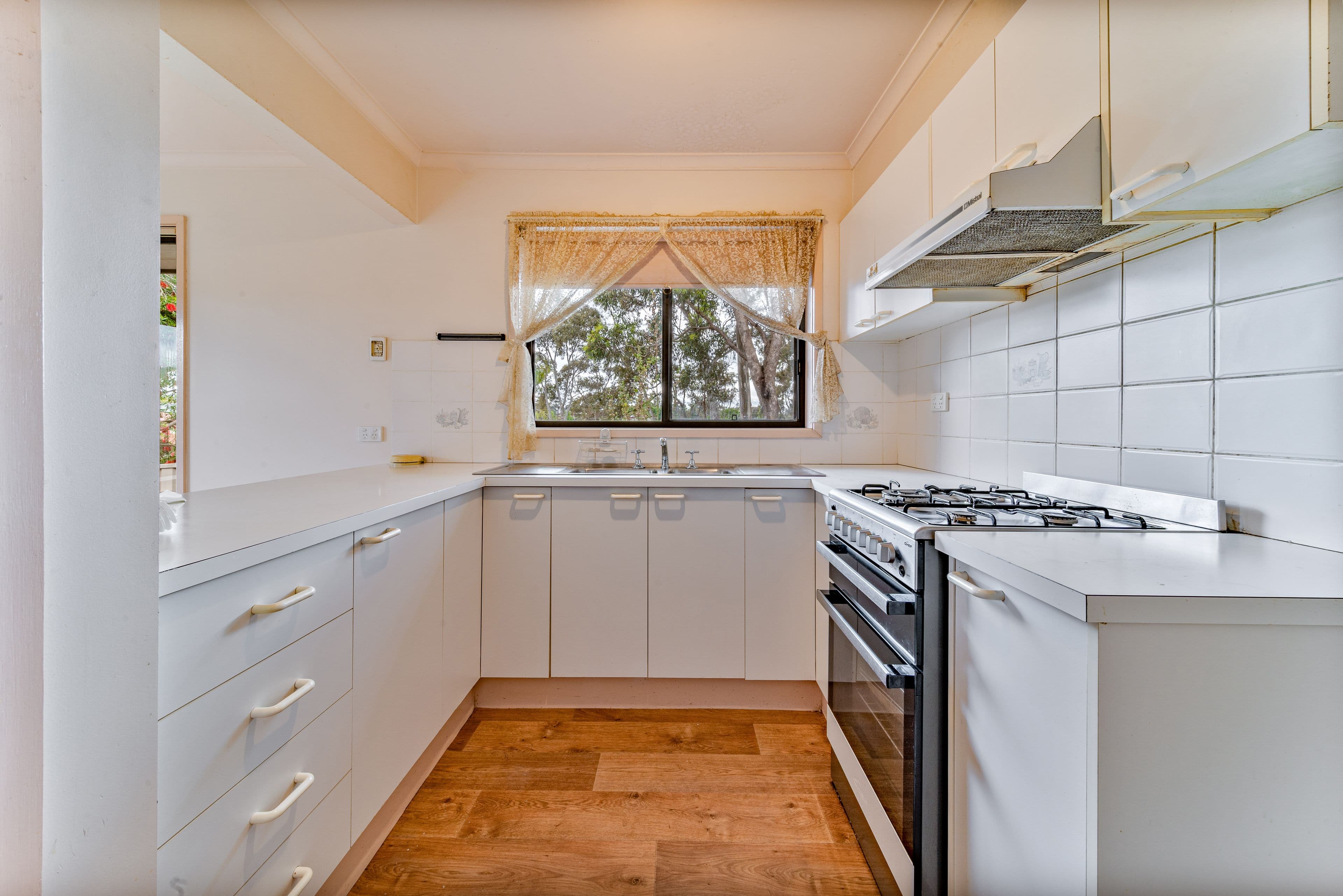28 Collins Street, Kangaroo Flat VIC 3555, Kangaroo Flat - Thumbnail 2
