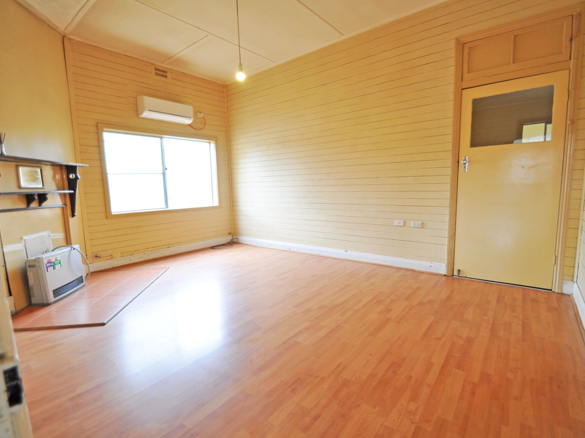 10 Gloucester Street, Junee - Thumbnail 2