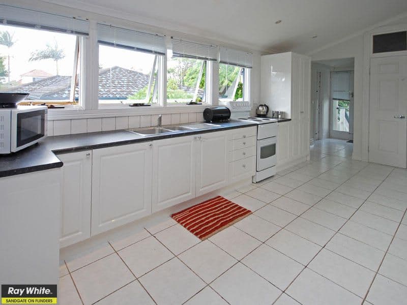 15 First Avenue, SANDGATE QLD 4017, Sandgate - Thumbnail 2