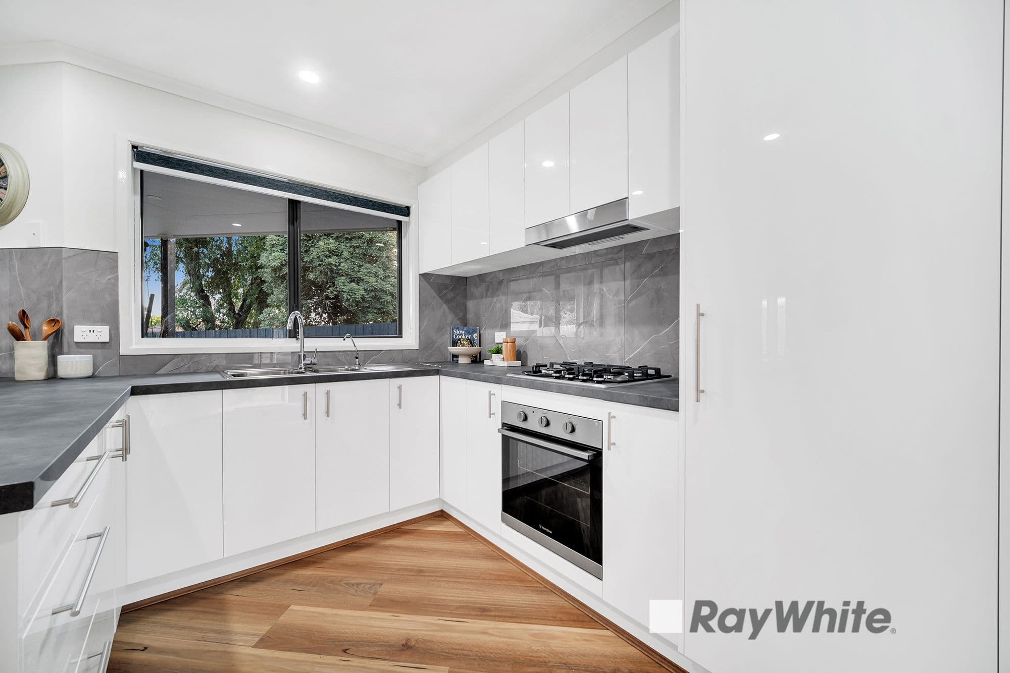 11 Amber Crescent, Narre Warren VIC 3805, Narre Warren - Thumbnail 3