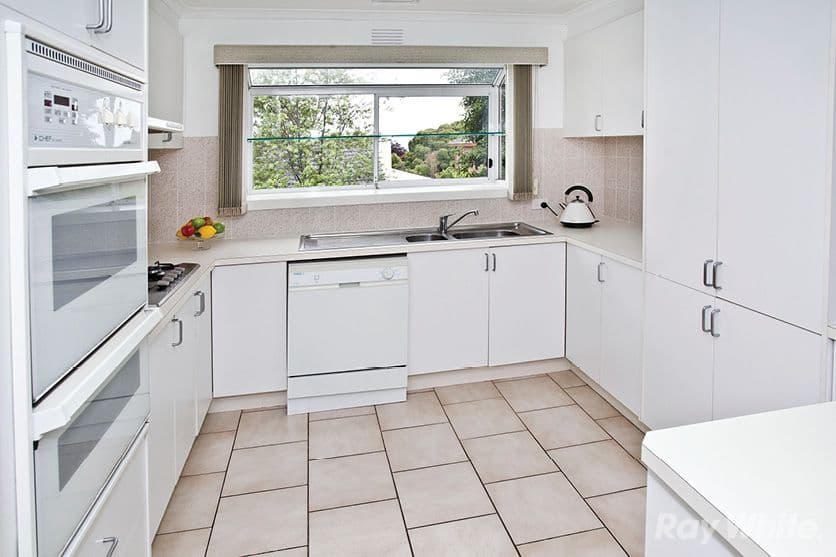 6 Highwood Drive, WHEELERS HILL VIC 3150, Wheelers Hill - Thumbnail 2