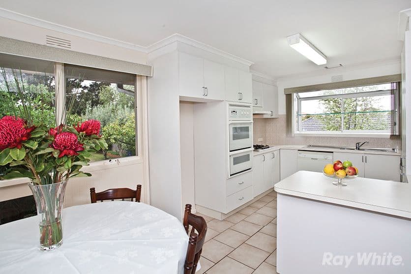6 Highwood Drive, WHEELERS HILL VIC 3150, Wheelers Hill - Thumbnail 3