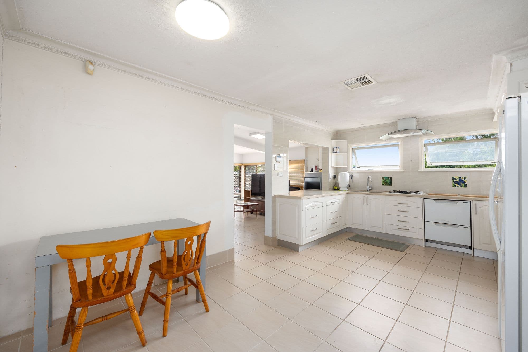 63 Wemvern Street, Upper Mount Gravatt QLD 4122, Upper Mount Gravatt - Thumbnail 4