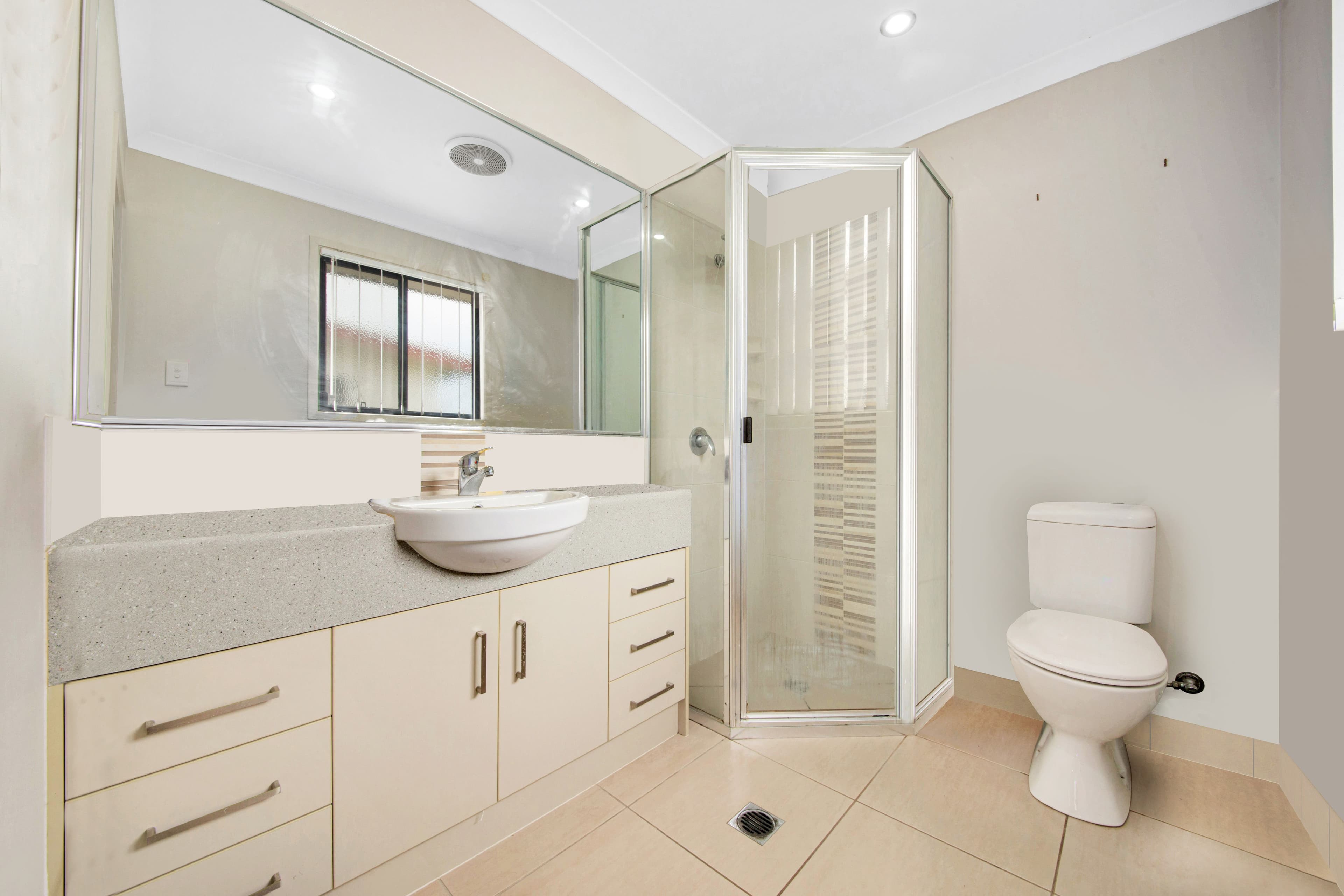 27 Holland Street, West Gladstone QLD 4680, West Gladstone - Thumbnail 5