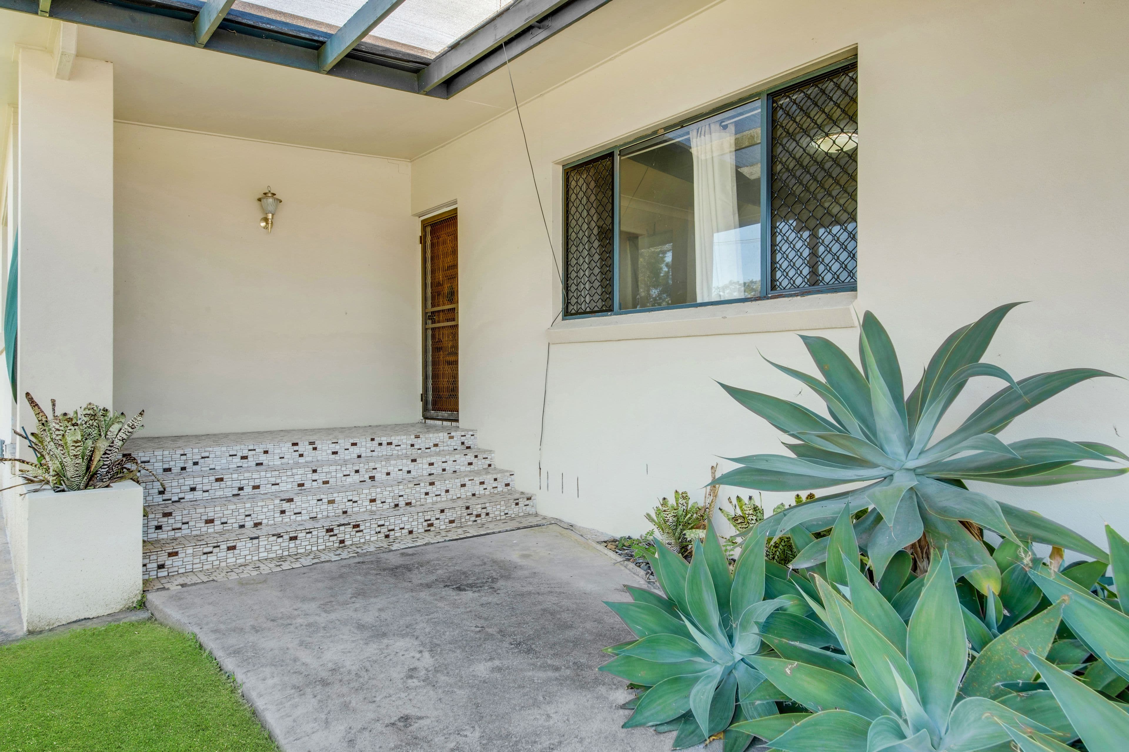 6 McCann Street, South Gladstone QLD 4680, South Gladstone - Thumbnail 2