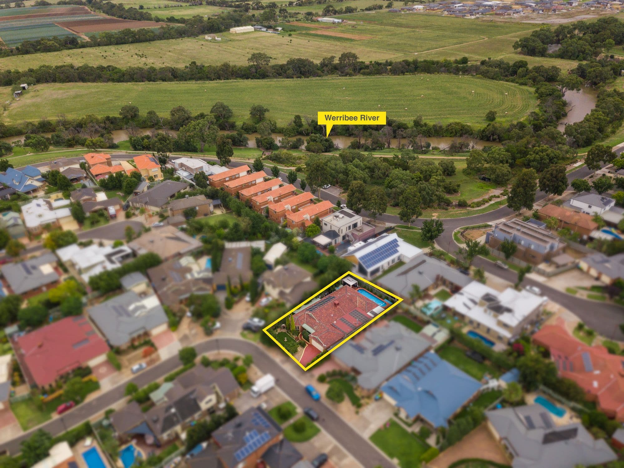 10 Huntington Court, Werribee VIC 3030, Werribee - Thumbnail 2