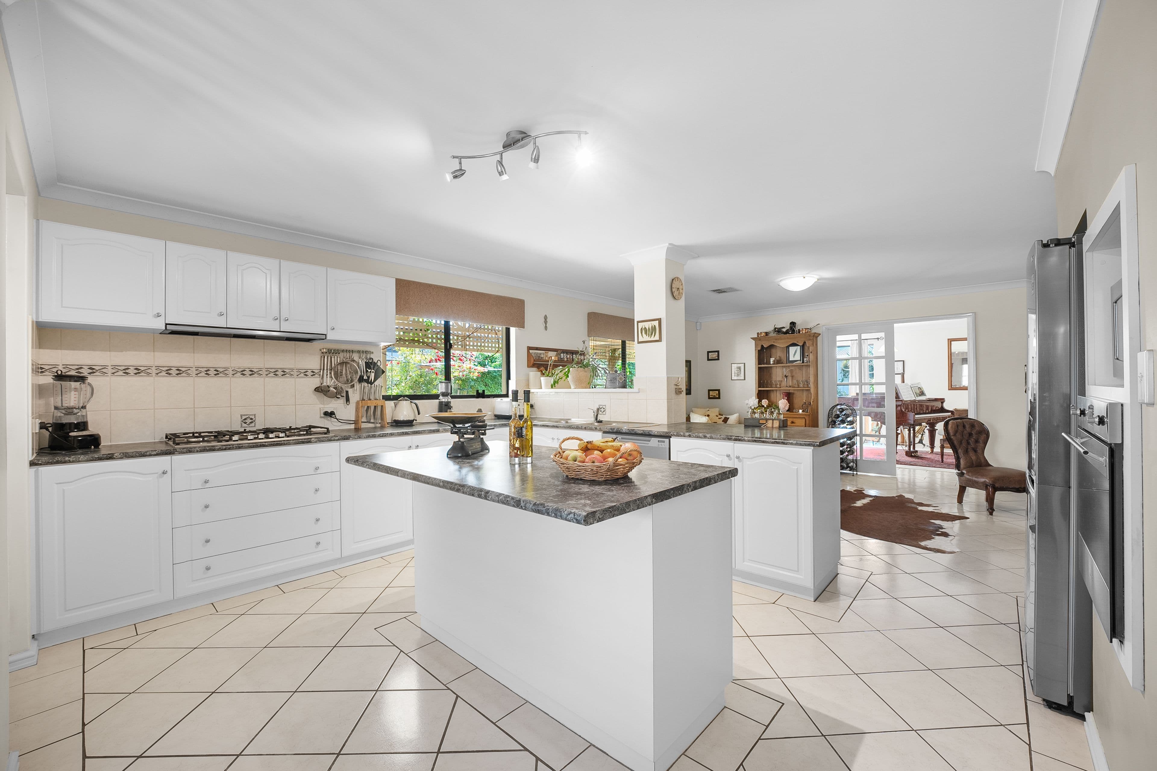 4 Bayeux Avenue, Port Kennedy WA 6172, Port Kennedy - Thumbnail 3