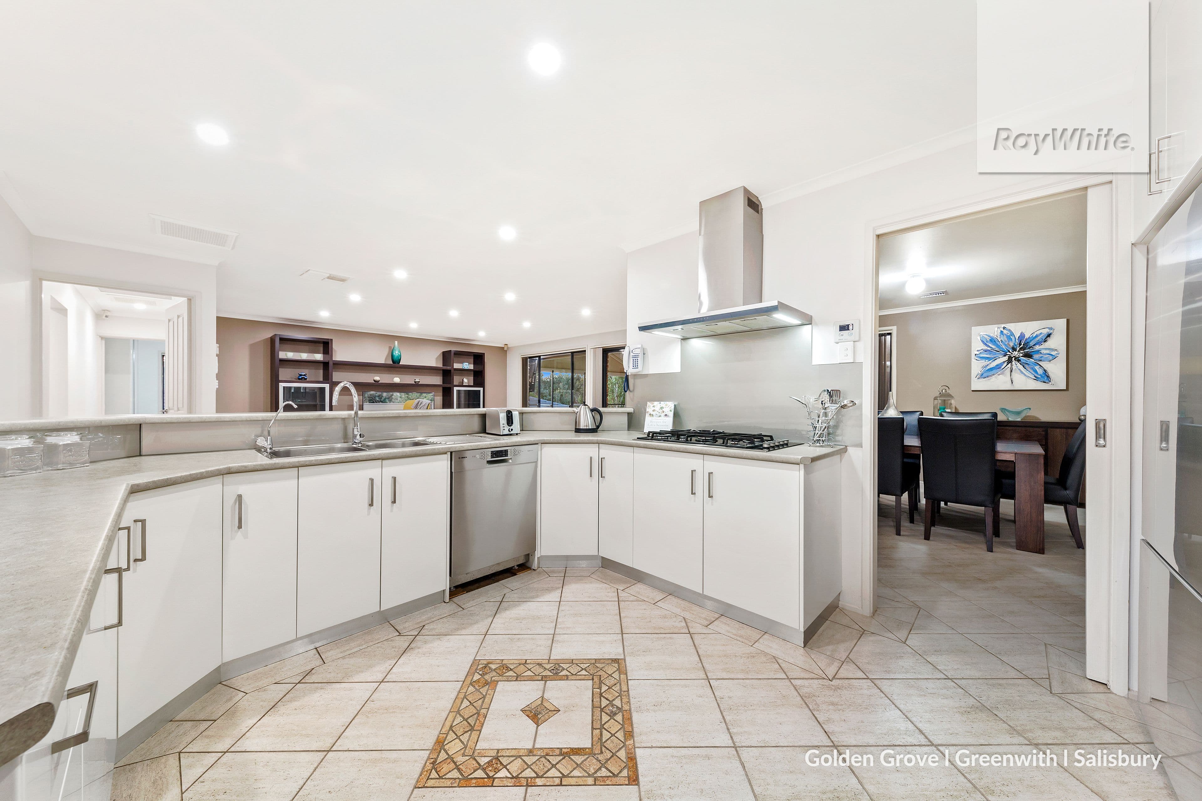 20 Sussex Street, Blackburn North
    
    
      
        637 m2, Blackburn North - Thumbnail 7