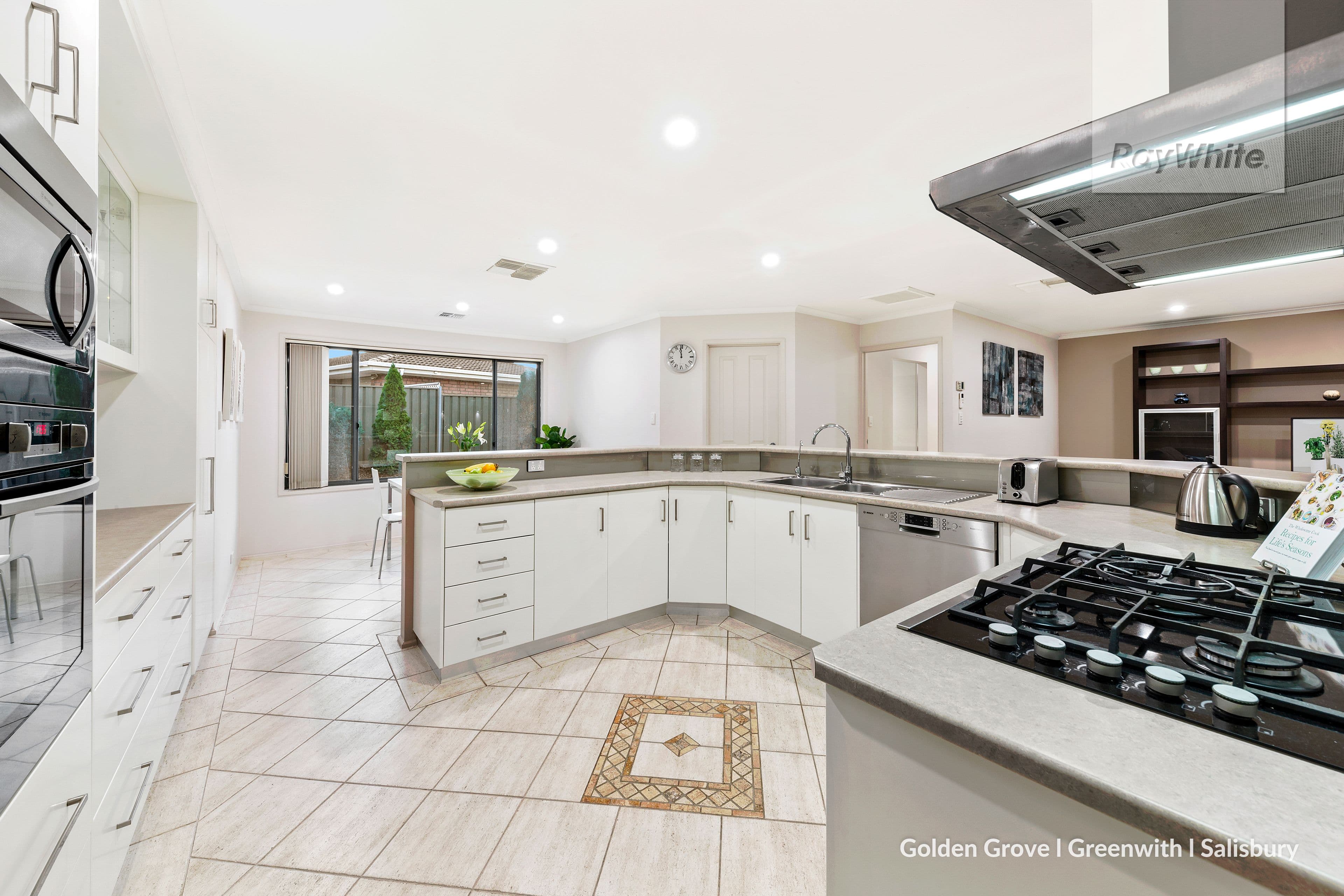 20 Sussex Street, Blackburn North
    
    
      
        637 m2, Blackburn North - Thumbnail 8