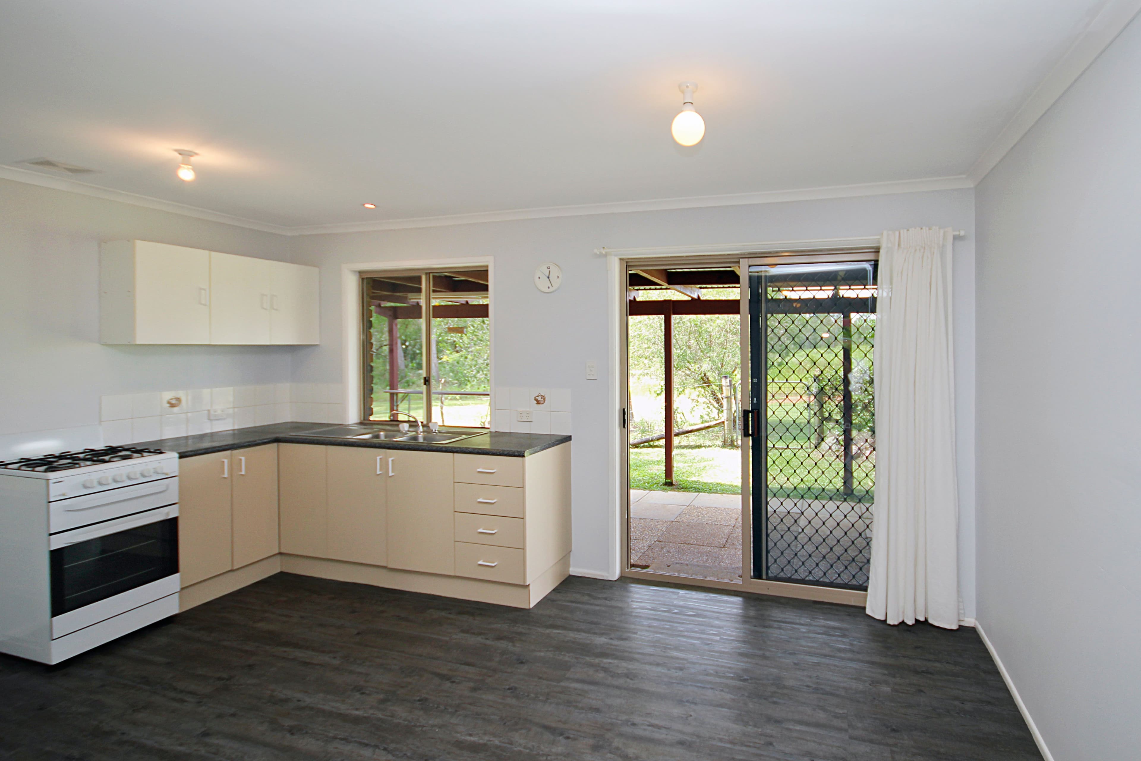 11 Jolly Crescent, Beerwah QLD 4519, Beerwah - Thumbnail 4