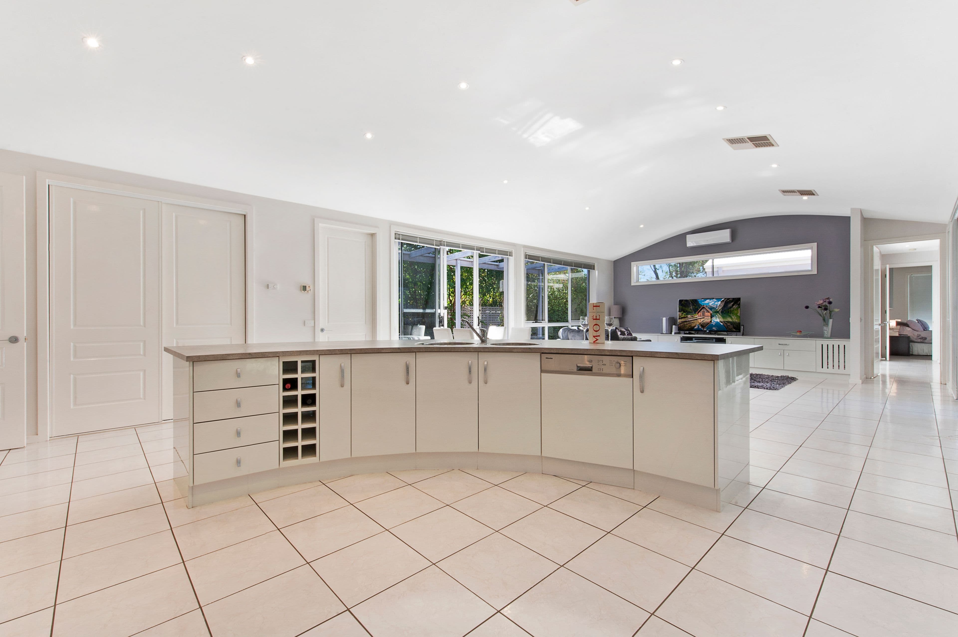 28 Innisfree Drive, West Wodonga VIC 3690, West Wodonga - Thumbnail 3