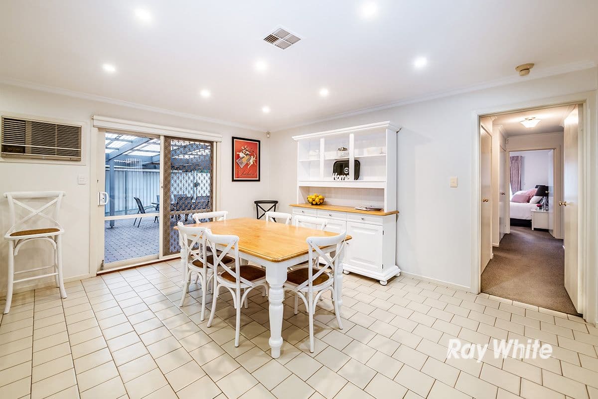 15 Lawless Drive, Cranbourne North VIC 3977, Cranbourne North - Thumbnail 5