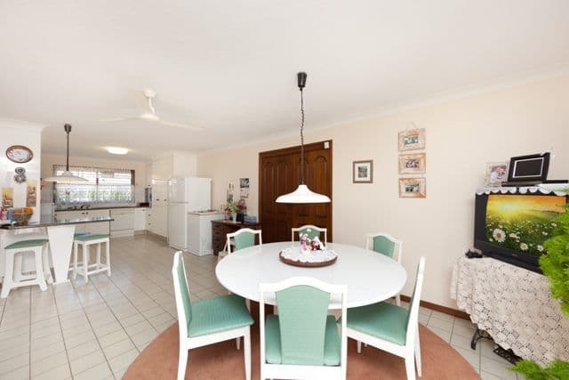 39 Thirteenth Avenue, PALM BEACH QLD 4221, Palm Beach - Thumbnail 4