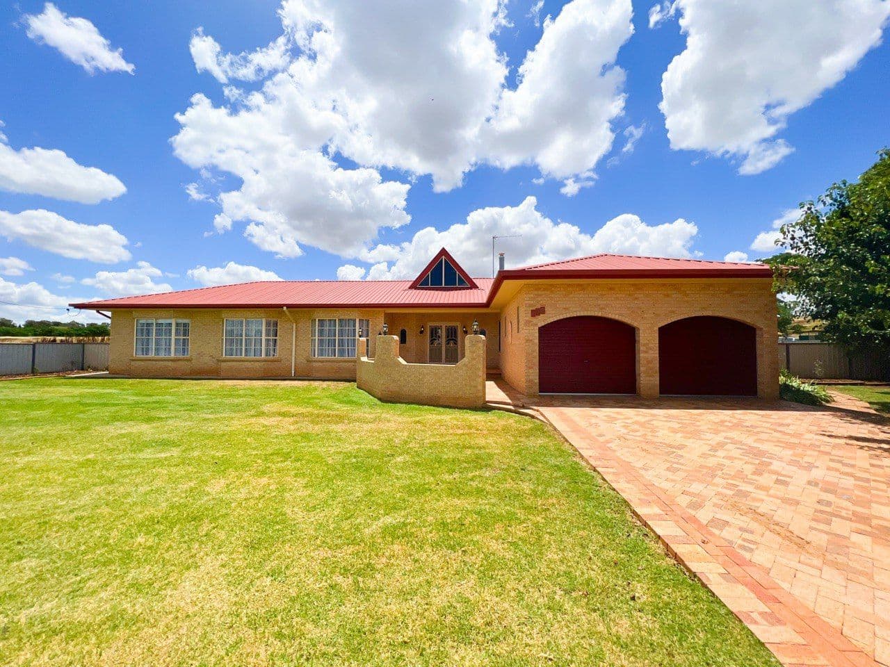 102 Webb Street, Parkes NSW 2870, Parkes - Image 1
