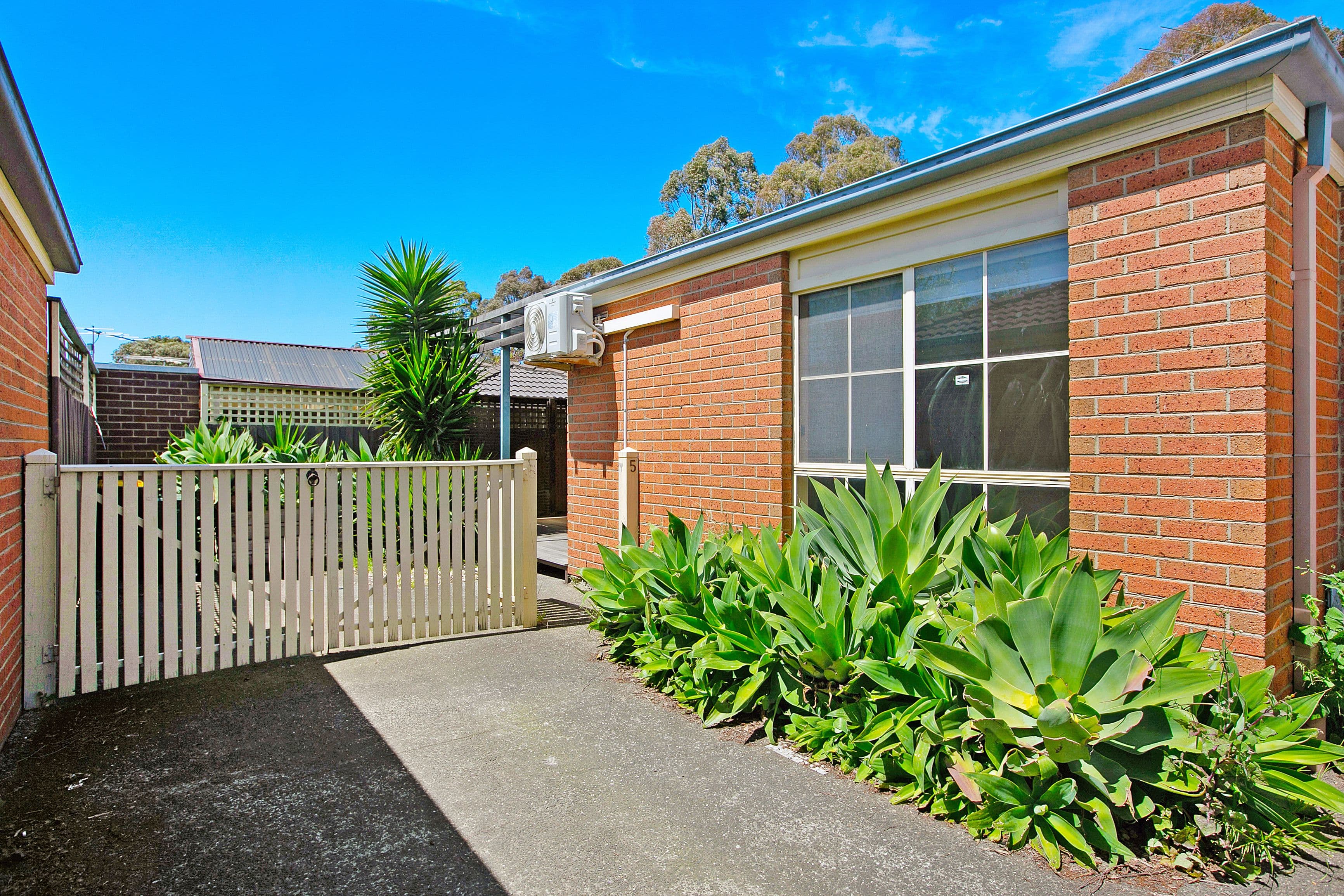 9-11 Newton Street, Thomastown VIC 3074, Thomastown - Image 1