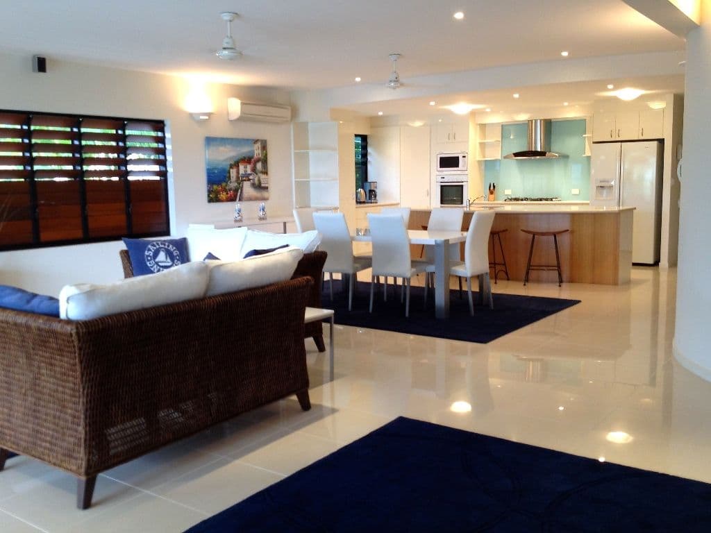  22 Coral Esplanade, CANNONVALE QLD 4802, Cannonvale - Thumbnail 2